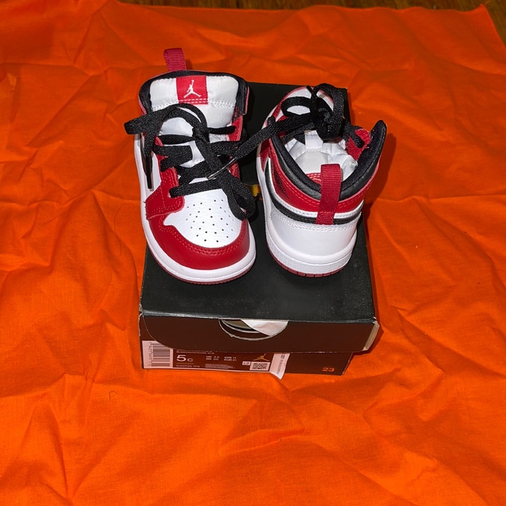 Jordan 1 Mid